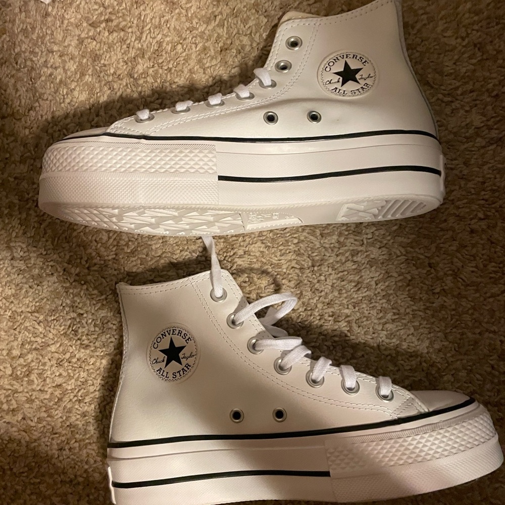NEW  White women’s Converse Chuck Taylor All Star Lift Platform Leather